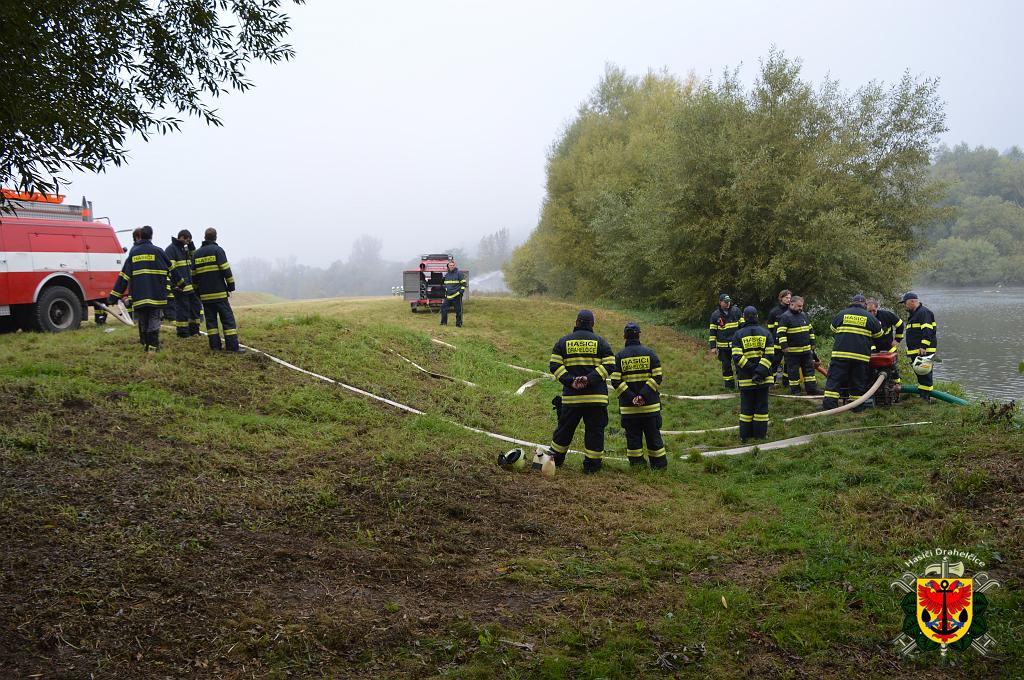 18.JPG - erpac stanovit na behu eky Berounky