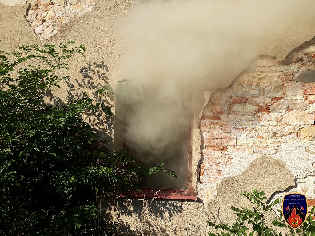 20180727_180253.jpg - Por bytu v objektu bvalho statku, urenho k demolici